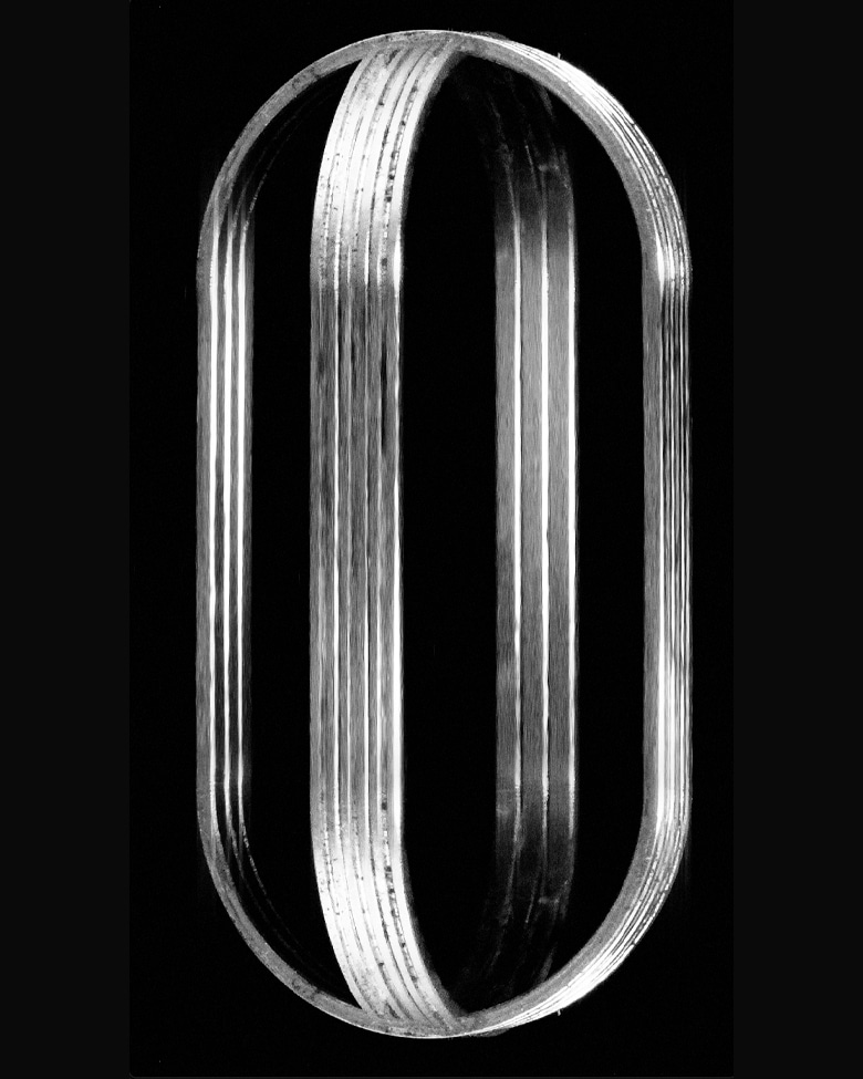 Matthias Gubler, fffound#25.01 - Video loop in black and white | blackprint gallery