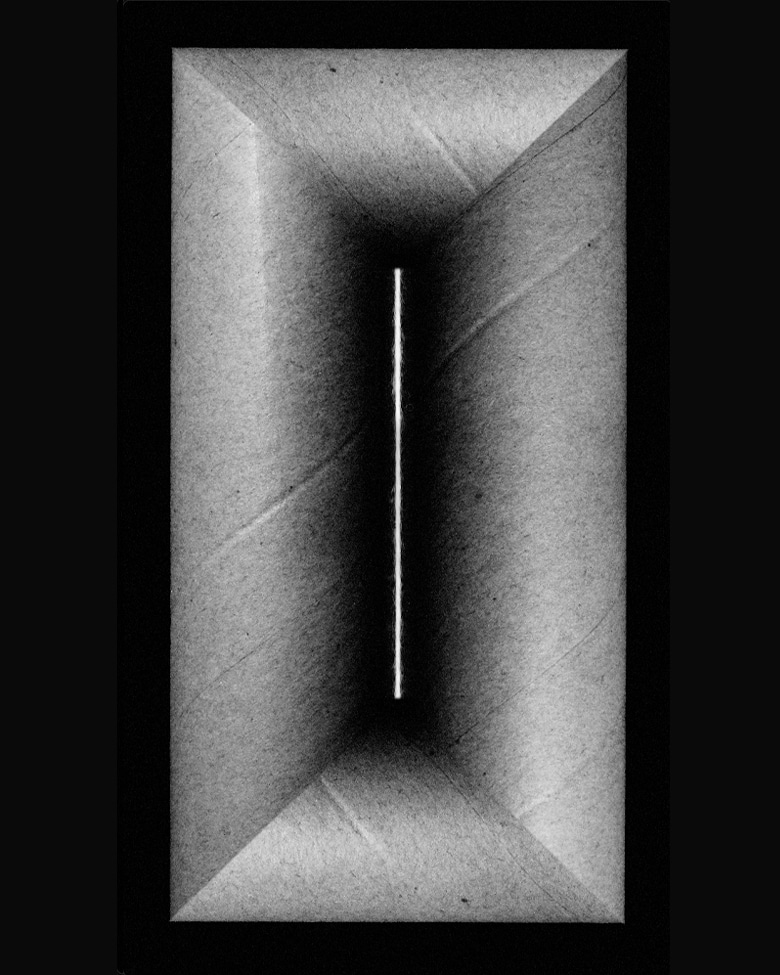 Matthias Gubler, fffound#18.01 - Video loop in black and white | blackprint gallery