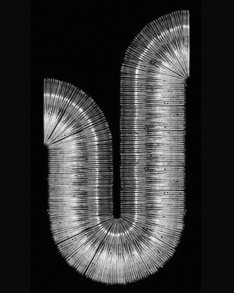 Matthias Gubler, fffound#21.03 - Video loop in black and white | blackprint gallery