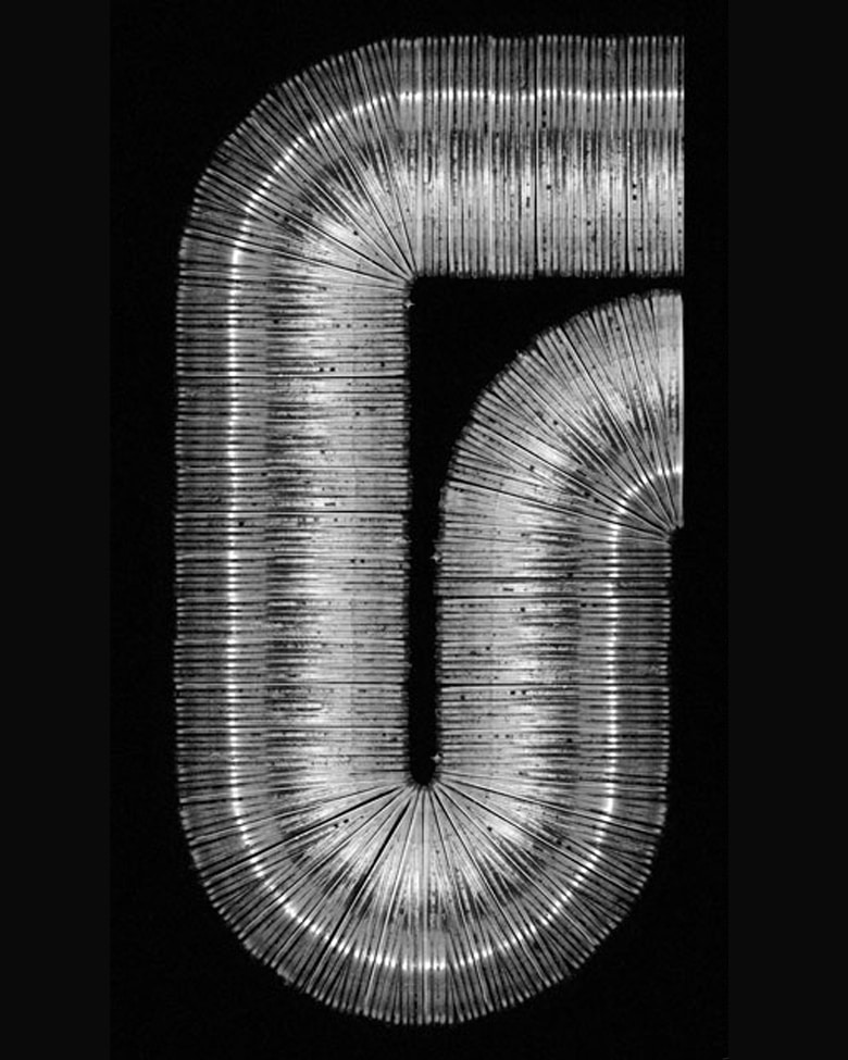 Matthias Gubler, fffound#21.04 - Video loop in black and white | blackprint gallery