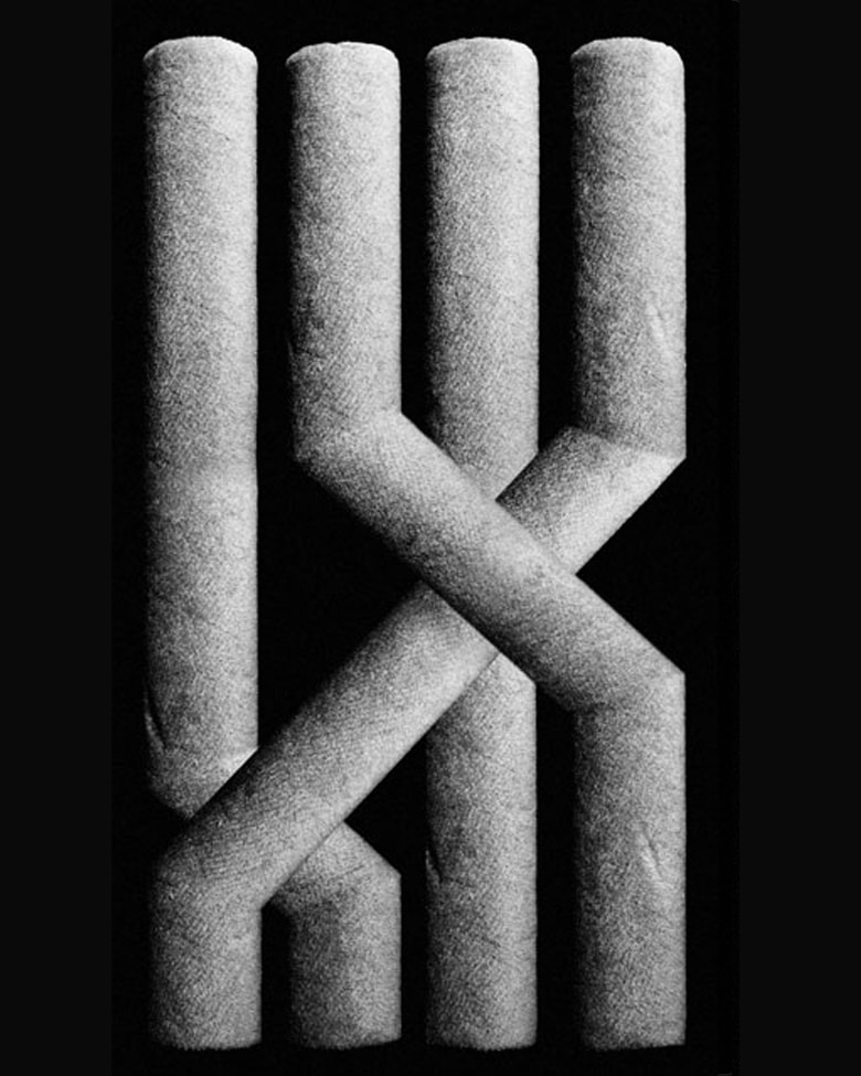 Matthias Gubler, fffound#23.02 - Video loop in black and white | blackprint gallery