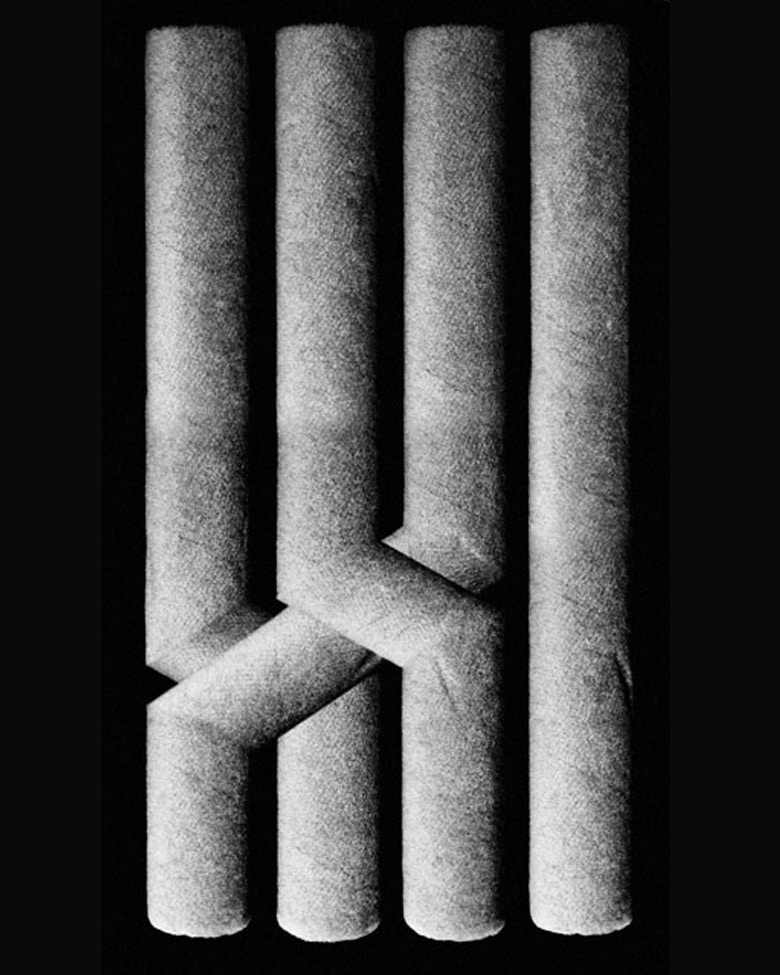 Matthias Gubler, fffound#23.03 - Video loop in black and white | blackprint gallery